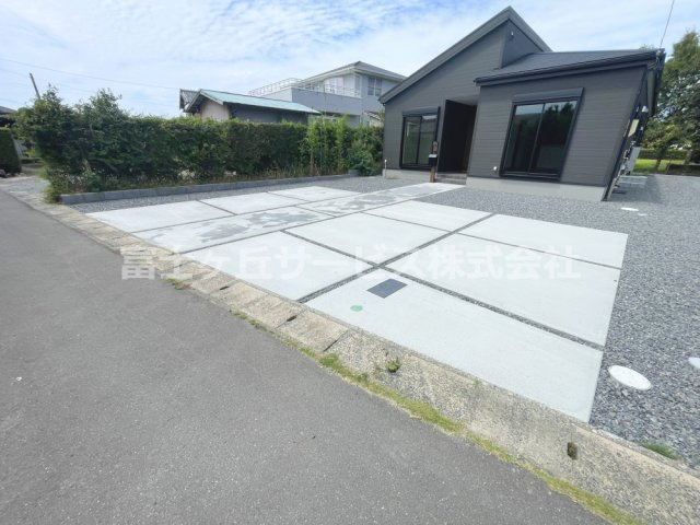 【駐車場】 | 掛川市大渕 2期 新築一戸建て | 車をお持ちの方に嬉しい駐車場付きの物件です