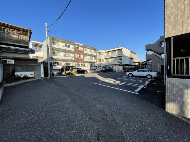 ロイヤルハイツの駐車場