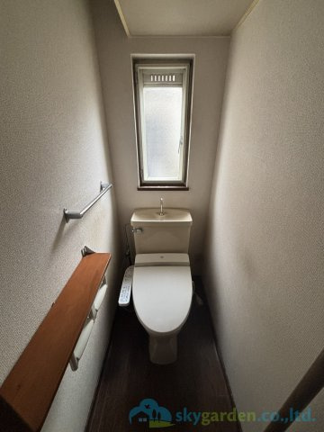 平塚市御殿四丁目　中古戸建のトイレ