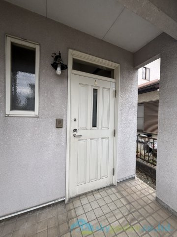 平塚市御殿四丁目　中古戸建の玄関