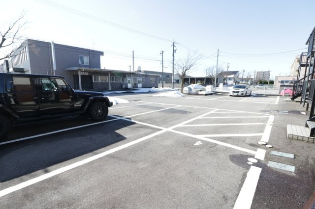 ブライダルハイツ問屋町の駐車場