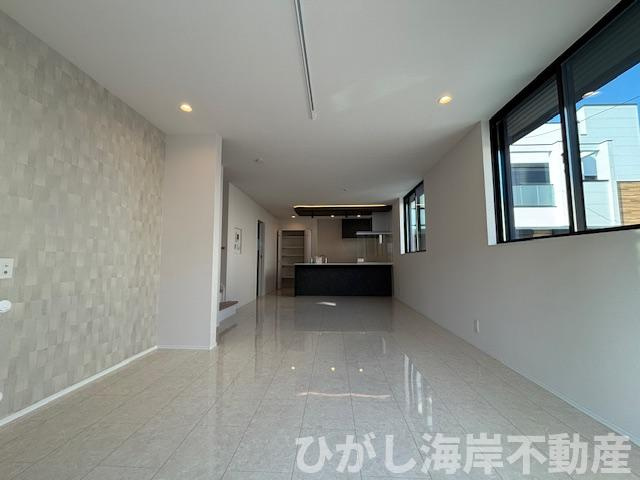 茅ヶ崎市東海岸南3丁目　新築戸建　全3棟の居間・リビング|20.6帖　床暖房付LDK