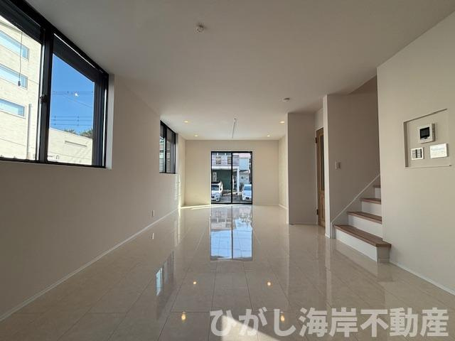 茅ヶ崎市東海岸南3丁目　新築戸建　全3棟の居間・リビング|20.6帖　床暖房付LDK