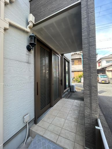 岸和田市池尻町　中古戸建の玄関