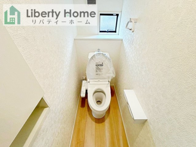 下妻市鬼怒第7　新築戸建のトイレ