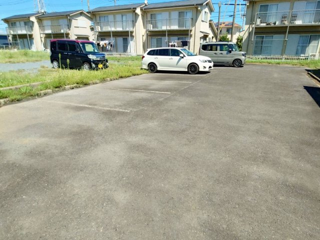 アイビス土合タウンK-15〜K-16の駐車場