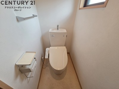 温水洗浄便座機能付きのトイレです♪