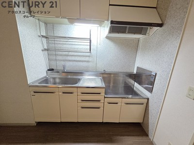 壁付けキッチンでスペースを最大限有効活用できます！