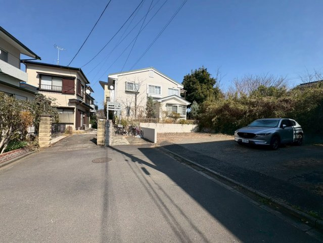 狭山市中央3丁目　建築条件なし売地　西武新宿線『狭山市駅』バス9分　【狭山台小学区】の前面道路含む現地写真