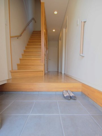 広島市安佐南区祇園７丁目のタウンの玄関|写真は104号室のものです。ご参考にご覧下さい。