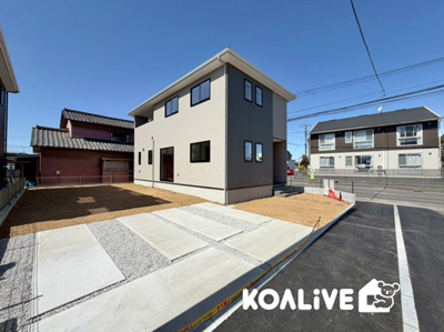【外観】 | 前橋市元総社町　新築住宅 | 完成済み！いつでも新生活を始めることができます。
開放感あるLDK！
陽当り、風通しも良い暖かな住まいです。
KOALIVE （コアライブ）【0120-919-727】