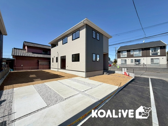 【外観】 | 前橋市元総社町　新築住宅 | 完成済み！いつでも新生活を始めることができます。
開放感あるLDK！
陽当り、風通しも良い暖かな住まいです。
KOALIVE （コアライブ）【0120-919-727】