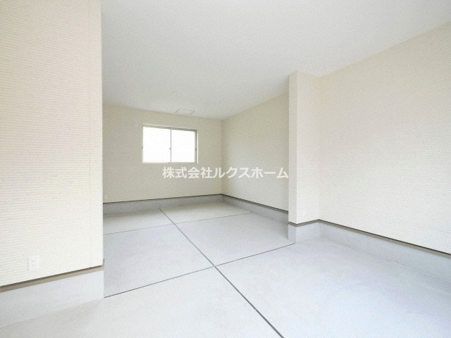 MONO Place 摂津の駐車場