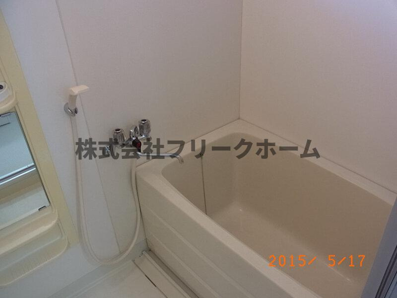 武蔵野市境２丁目のアパートの浴室