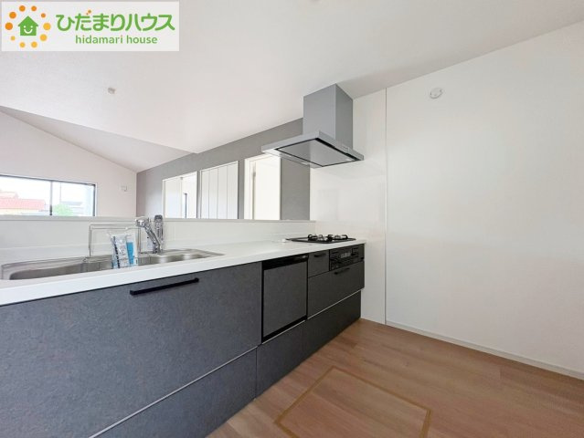 日立市東大沼町11期　新築戸建　4号棟のキッチン|ご家族と会話しながら、お料理だって出来ちゃいます☆彡