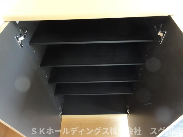 レジェンドのその他|下足箱下