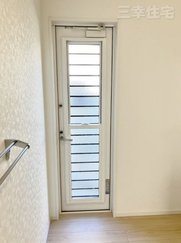 碧南市汐田町の設備|勝手口が洗面室にあります