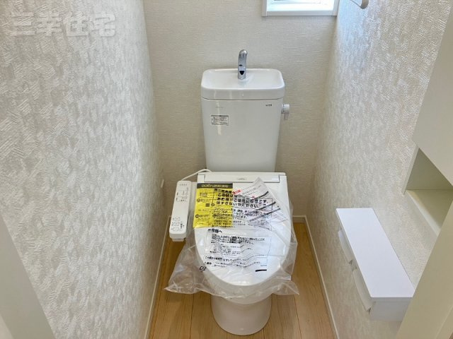 碧南市汐田町のトイレ|2階シャワートイレ。寝ていても近くにあるから安心ね