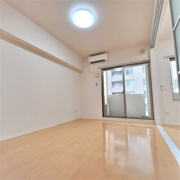 グランシャリオ栄の居間・リビング