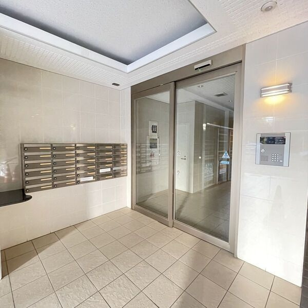 グランシャリオ栄のエントランス