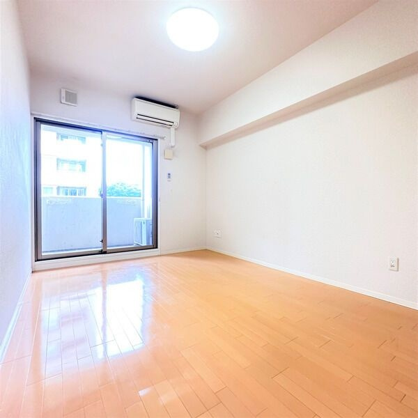 グランシャリオ栄の居間・リビング