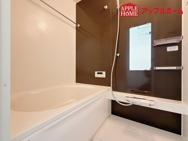 熊谷市押切1期　中古物件の浴室|日常の疲れを癒やすここちのよいユニットバス。お手入れが簡単になる工夫が凝らされているため、手間をかけずに清潔さを保てます。