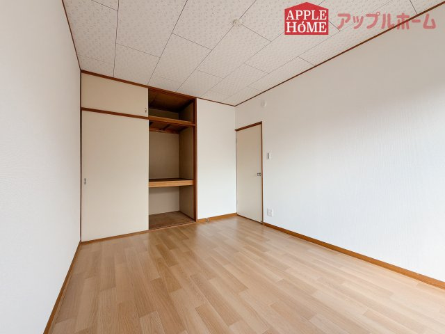 熊谷市押切1期　中古物件の洋室|２階居室は全室収納あり！たっぷりある収納活用でお部屋もキレイを保てます♪