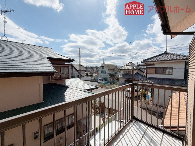 熊谷市押切1期　中古物件のバルコニー|家族分の洗濯物もしっかり干せます。日当たりも良く、毎日のお洗濯が楽しくなりそう♪お布団は手軽に干せていつもポカポカに☆
