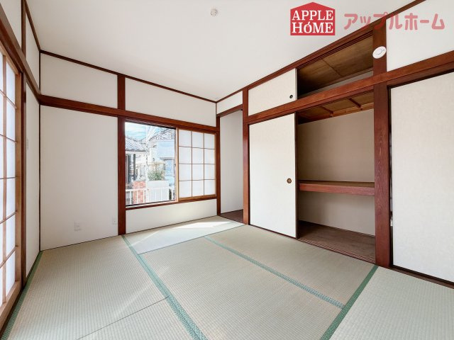 熊谷市押切1期　中古物件の和室|収納付きの和室は、収納スペースが豊富で部屋全体がすっきりと片付きやすいのが特徴です。衣類や荷物を整理しやすく、生活感を抑えた洗練された空間を保てます。