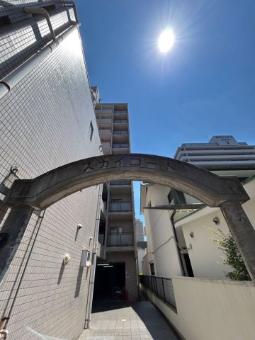 スカイコートのエントランス