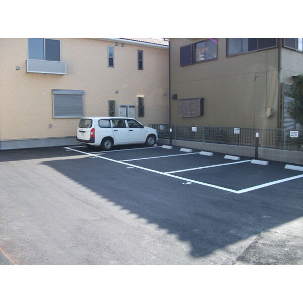 リーブル和の駐車場