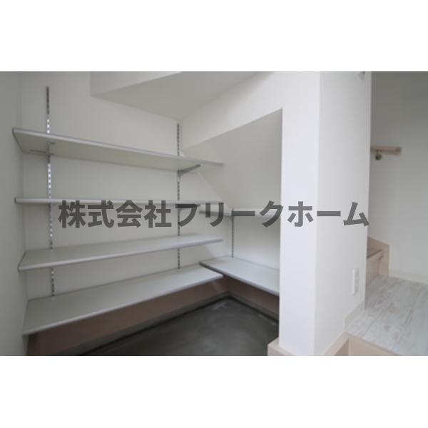 武蔵野市吉祥寺本町３丁目のアパートの玄関