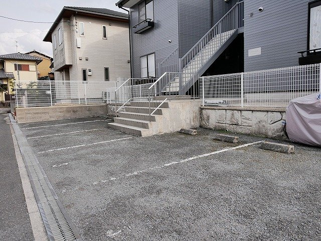 リベラル西ノ京の駐車場|駐車場に車を止められます