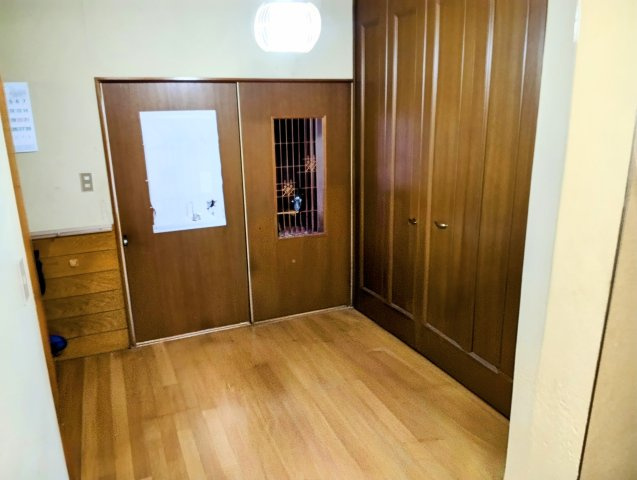 売中古戸建　富士市五貫島のその他|広々としたホールです。大きな物も入れられる収納があります。