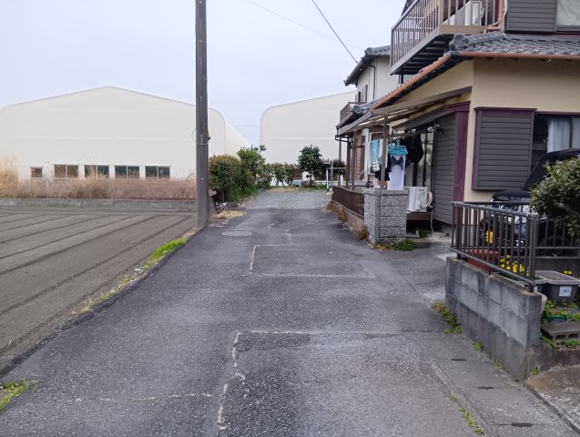 売中古戸建　富士市五貫島の前面道路含む現地写真|周辺は車通りが少なくのどかな環境です。