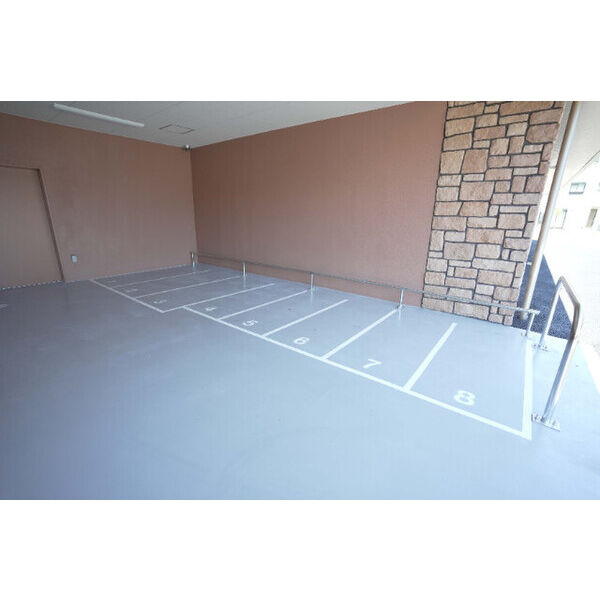 プレジオ三国EUROの駐車場|駐輪場