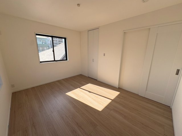 大黒町1丁目 新築戸建ての洋室|ゆったりした洋室です