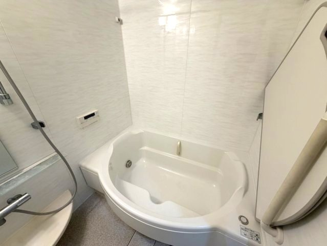 サーパス保田窪の浴室