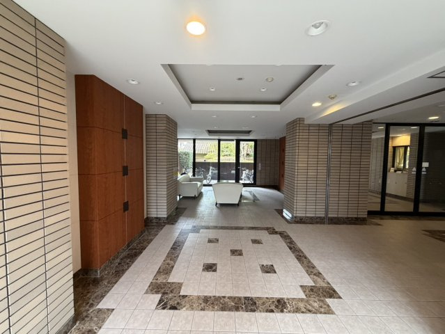 サーパス保田窪のロビー