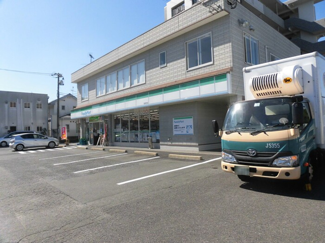 【駐車場】 | トラッドハウス風 | ファミリーマート昭和町店218M