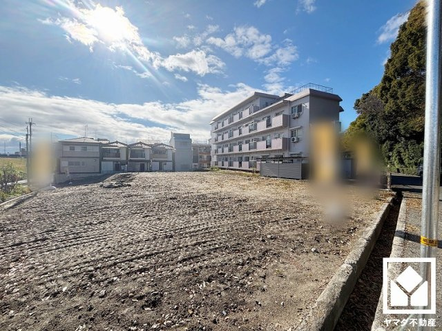 尼崎市東園田町1丁目　3期の外観|道路を挟んで北西側に緑豊かな「猪名川風致公園」があり、春にはお花見も楽しめます。徒歩圏内に斜面を利用した大きなすべり台がある「西浦公園」もあり、子育て世帯の方にもお勧めです。