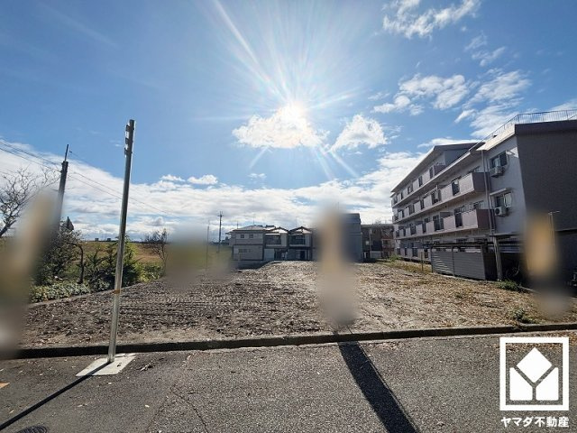 尼崎市東園田町1丁目　3期の外観|キッチンはカウンター付きの対面式。配膳や片付けがしやすく、お料理中でもお子様の様子が分かって安心です。