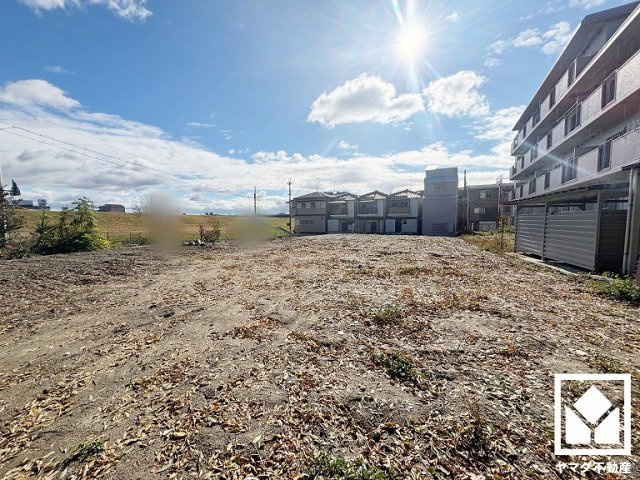 尼崎市東園田町1丁目　3期の外観|収納力豊富なウォークインクローゼット付き。お洋服はもちろん、スーツケースなどの大物もしっかり収納できます。
