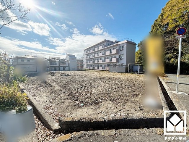 尼崎市東園田町1丁目　3期の外観|玄関にはたっぷりの収納スペースを完備。家族の靴もしっかり収納できるので、玄関がいつも片付き、気持ちよくお客様を迎えられます。
