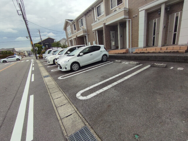 クラールの駐車場