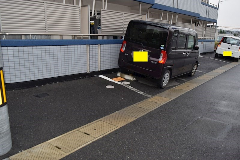 サンレック中井の駐車場