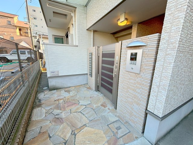 フジパレス東三国Ⅴ番館のエントランス