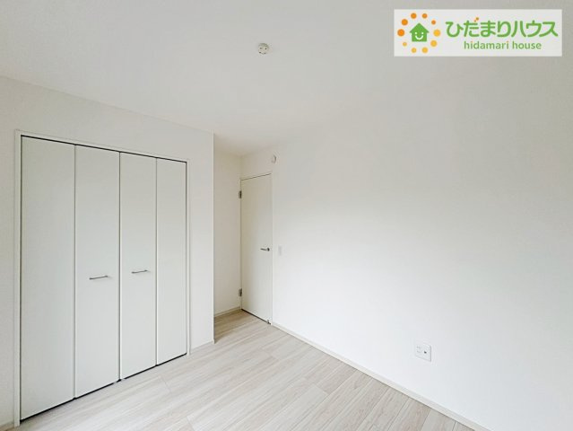 日立市東大沼町11期　新築戸建　5号棟の洋室|お掃除しやすく、清潔感を保てるのでダニも発生しにくいフローリング♪
