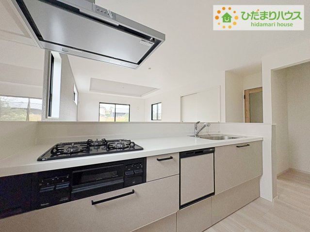 日立市東大沼町11期　新築戸建　5号棟のキッチン|LDKと一体の空間を演出してくれる、オープンキッチン!(^^)!