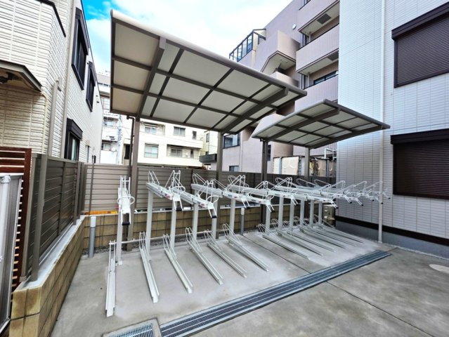 【その他共用部分】 | Auspicious House | 駐輪場